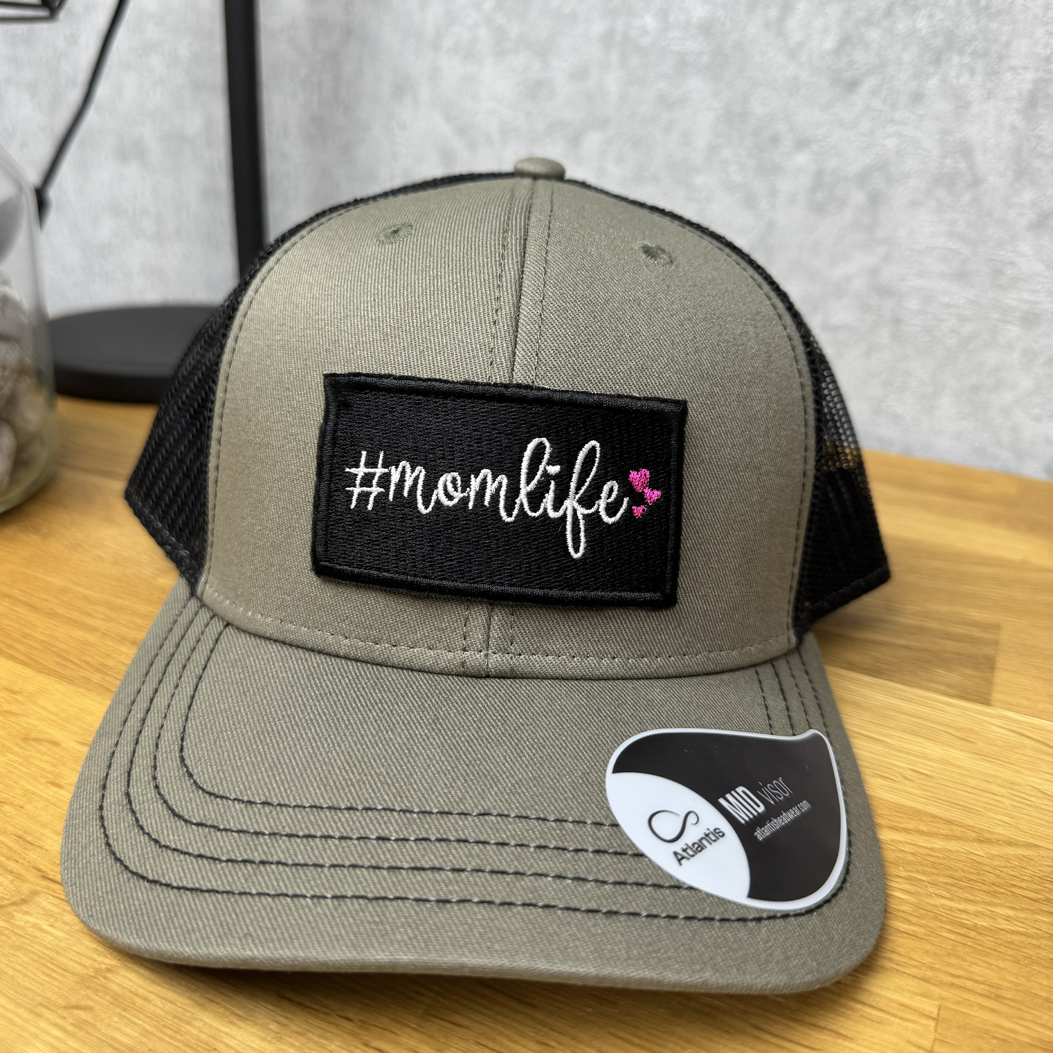 Trucker kšiltovka s nášivkou #momlife