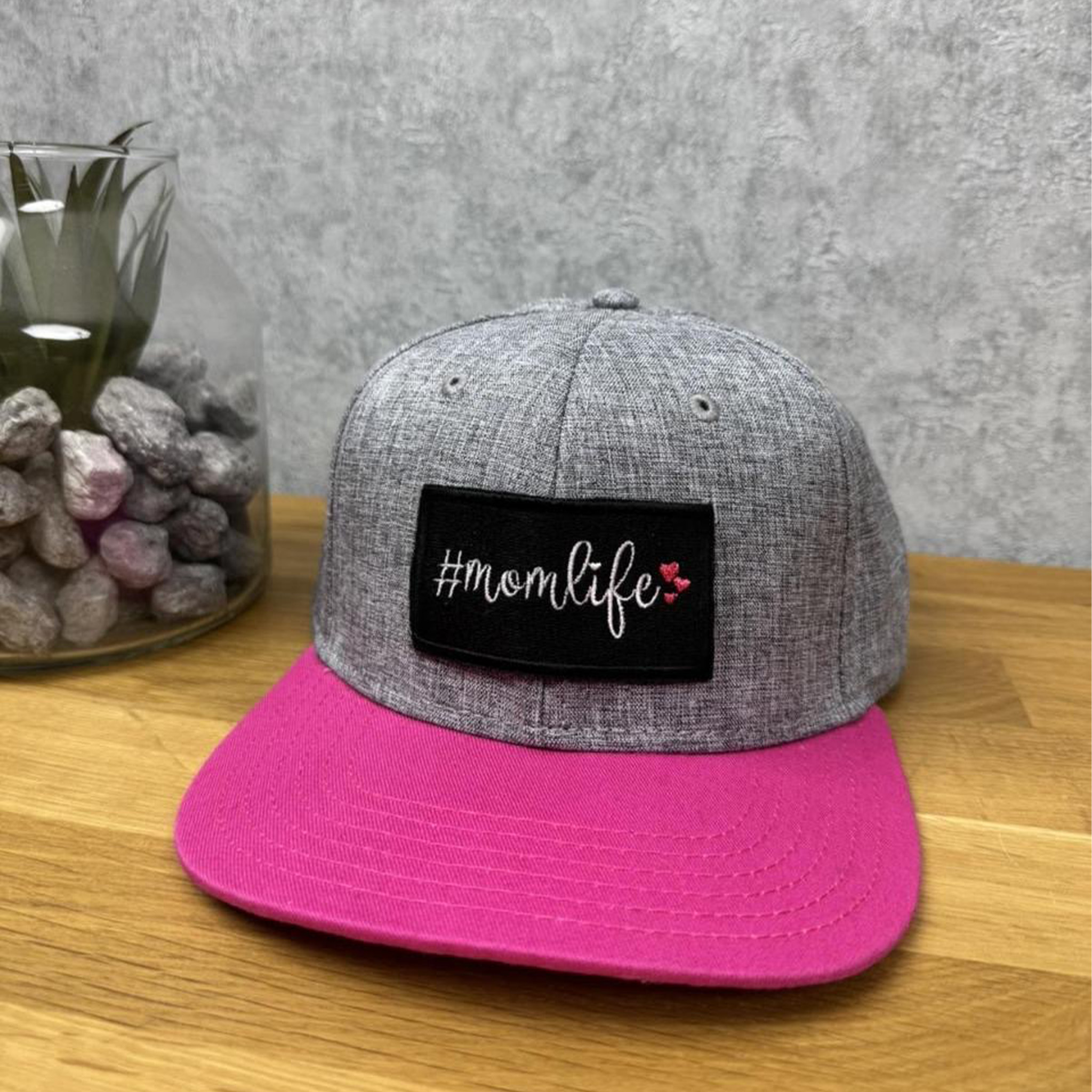 Snapback kšiltovka s nášivkou #momlife