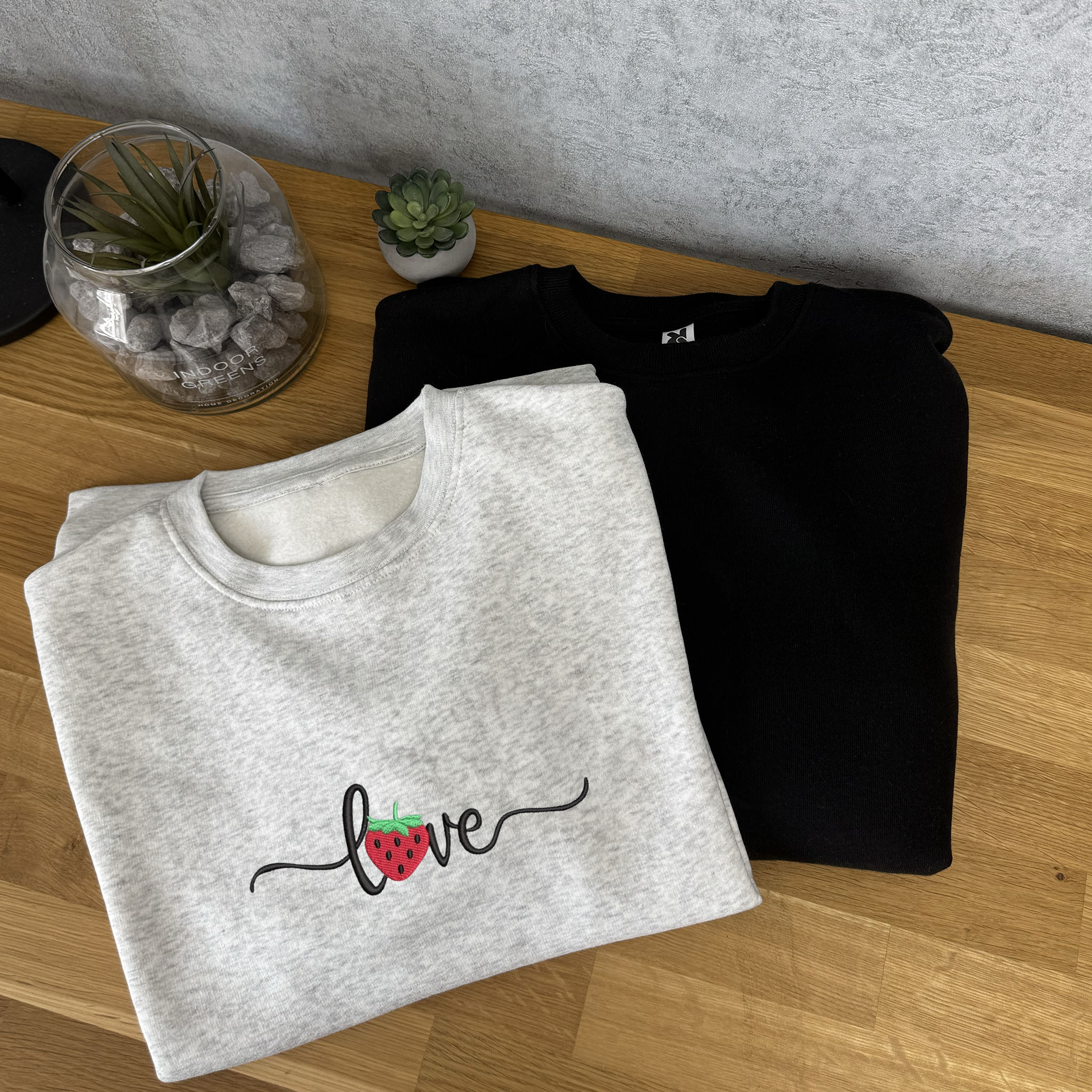 Vyšívaná mikina Strawberry Love